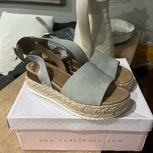 Soda Gray Espadrilles with Classic Design